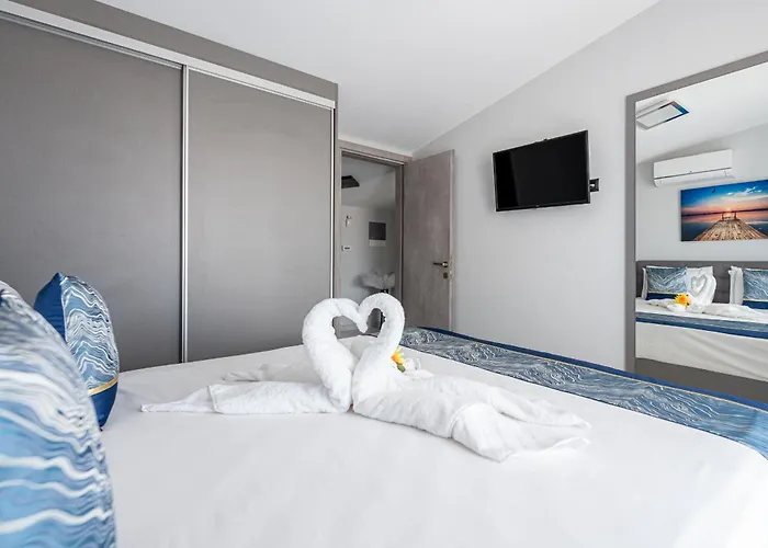 Rafaela Suites